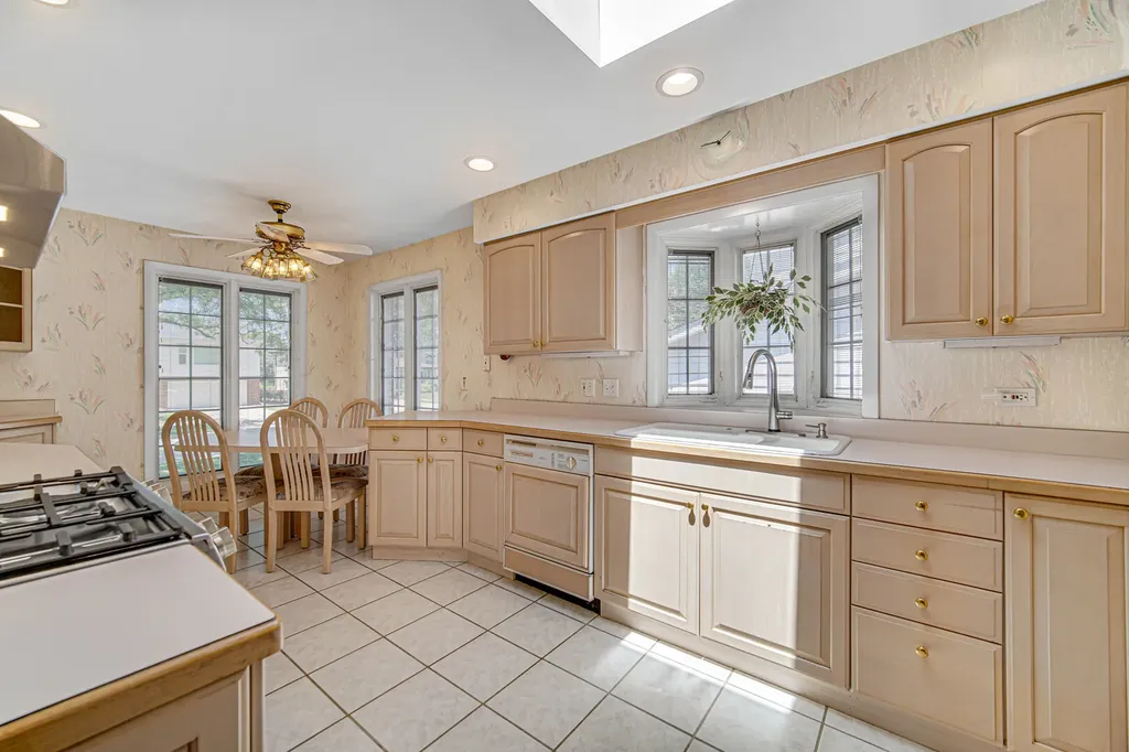 495 East Park Manor Court Elmhurst IL 60126