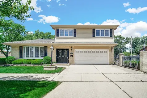 495 East Park Manor Court Elmhurst IL 60126