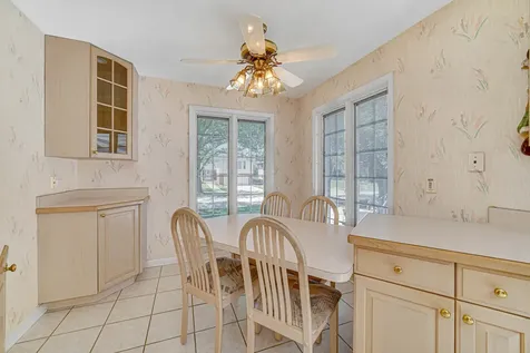 495 East Park Manor Court Elmhurst IL 60126