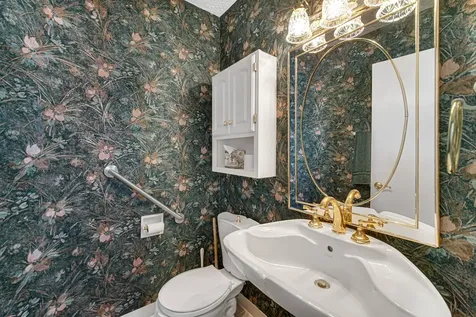 495 East Park Manor Court Elmhurst IL 60126