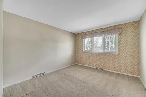 495 East Park Manor Court Elmhurst IL 60126