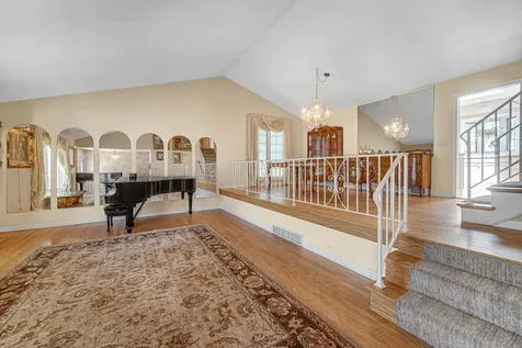 495 East Park Manor Court Elmhurst IL 60126