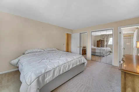 495 East Park Manor Court Elmhurst IL 60126