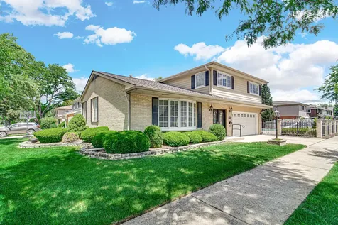 495 East Park Manor Court Elmhurst IL 60126