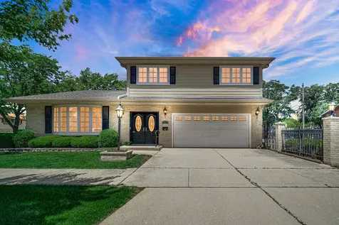 495 East Park Manor Court Elmhurst IL 60126