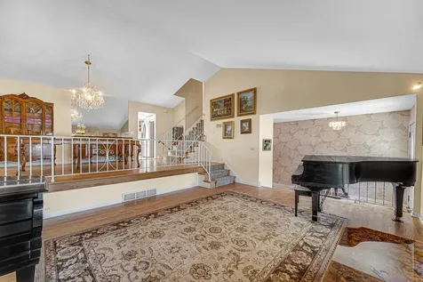 495 East Park Manor Court Elmhurst IL 60126