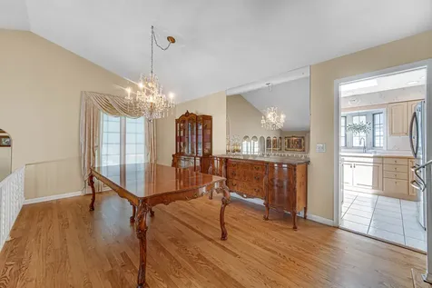 495 East Park Manor Court Elmhurst IL 60126