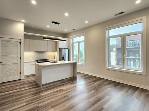 1348 West Roscoe Street Chicago IL 60657