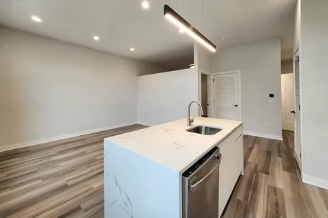 1348 West Roscoe Street Chicago IL 60657