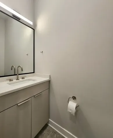 1348 West Roscoe Street Chicago IL 60657