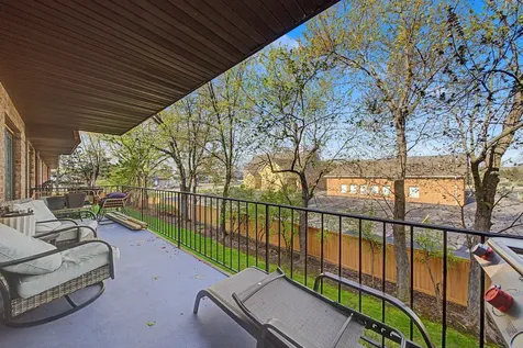 4050 Dundee Road Northbrook IL 60062
