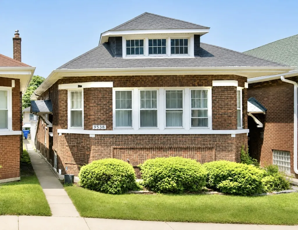 9538 South Greenwood Avenue Chicago IL 60628