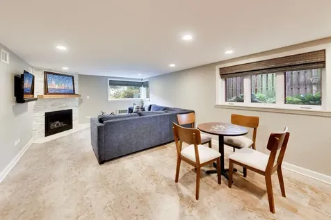 1311 East Woodford Place Arlington Heights IL 60004