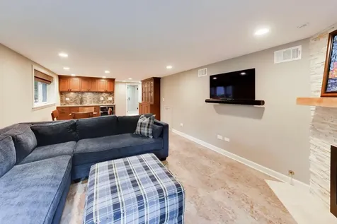 1311 East Woodford Place Arlington Heights IL 60004