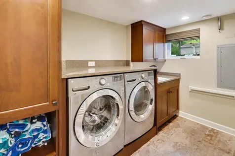 1311 East Woodford Place Arlington Heights IL 60004