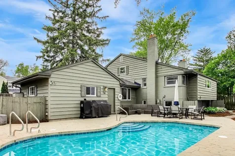 1311 East Woodford Place Arlington Heights IL 60004