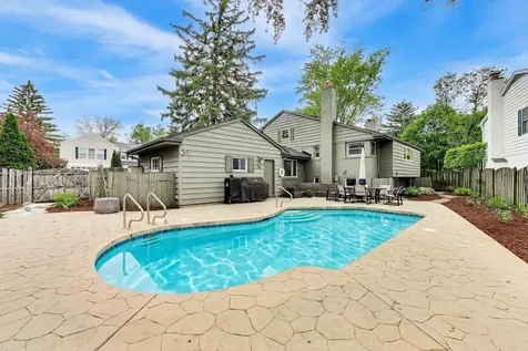 1311 East Woodford Place Arlington Heights IL 60004