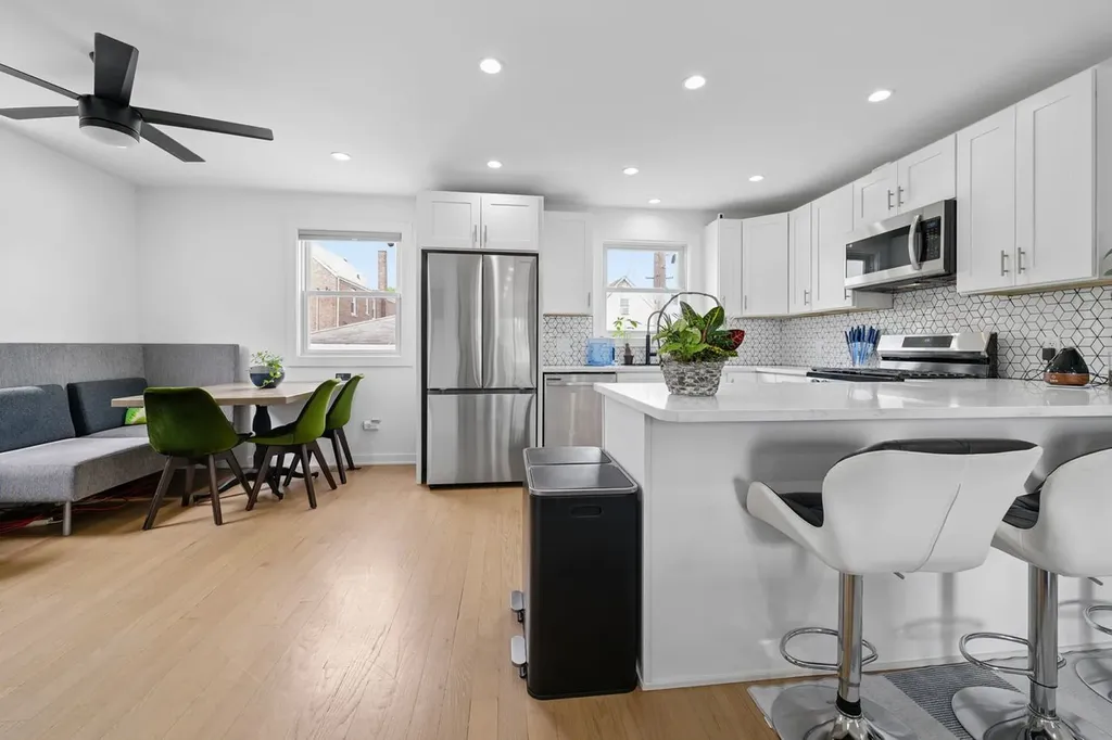 13342 South Avenue N Chicago IL 60633