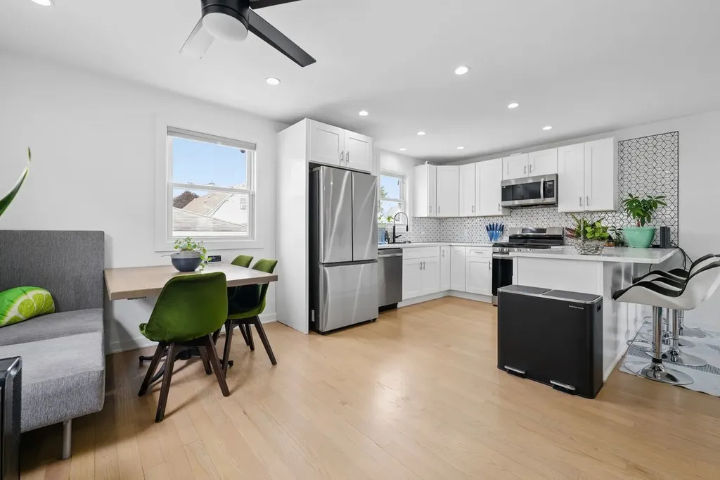 13342 South Avenue N Chicago IL 60633