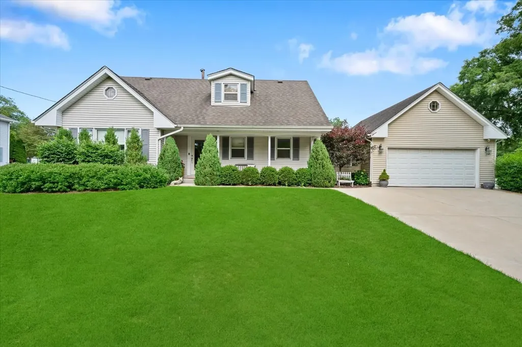 6N477 Salina Avenue St. Charles IL 60174
