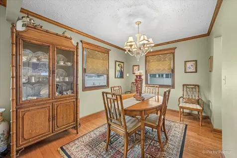 6N477 Salina Avenue St. Charles IL 60174