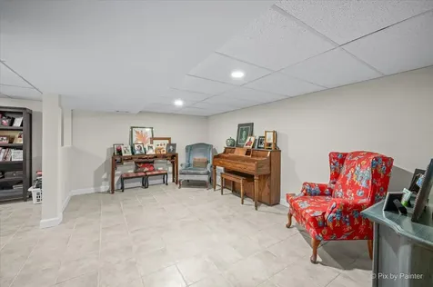 6N477 Salina Avenue St. Charles IL 60174