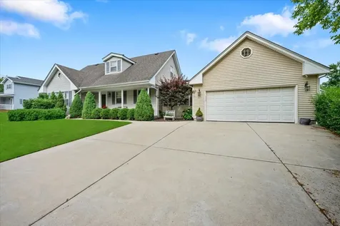 6N477 Salina Avenue St. Charles IL 60174