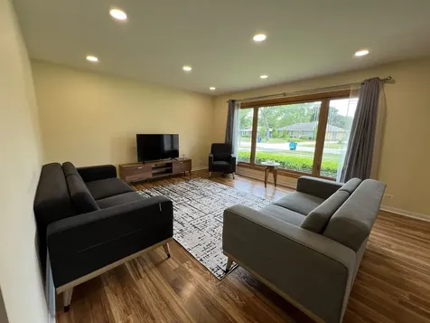 1431 East Emmerson Lane Mount Prospect IL 60056