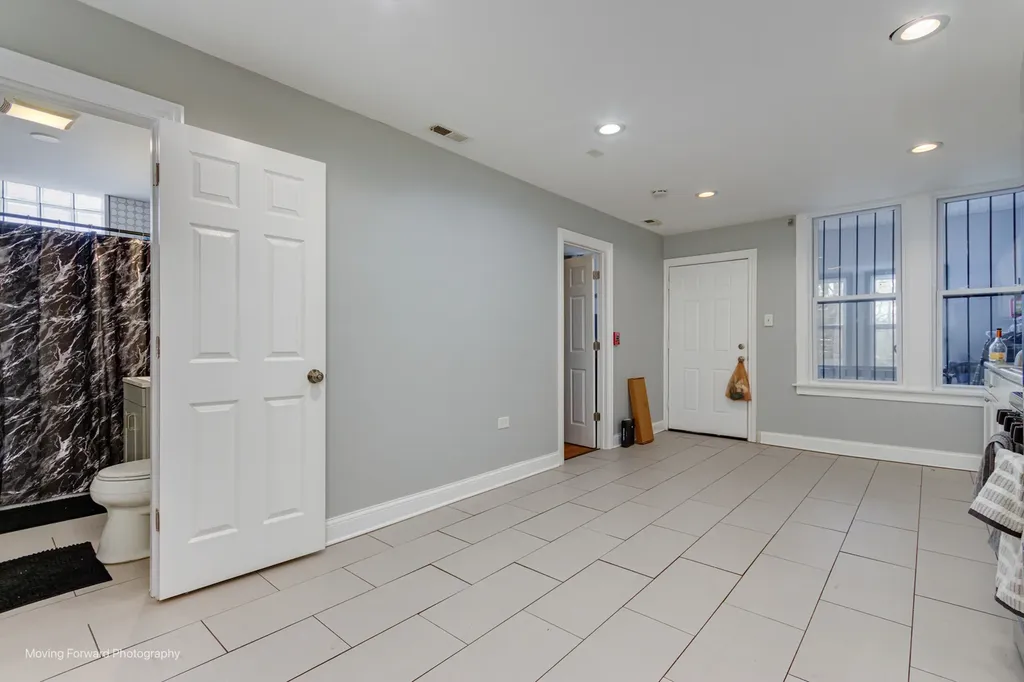 2711 East 93rd Street Chicago IL 60617