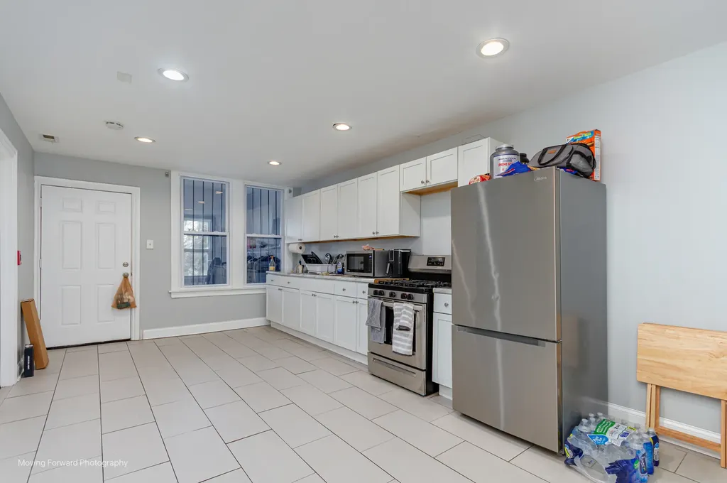 2711 East 93rd Street Chicago IL 60617