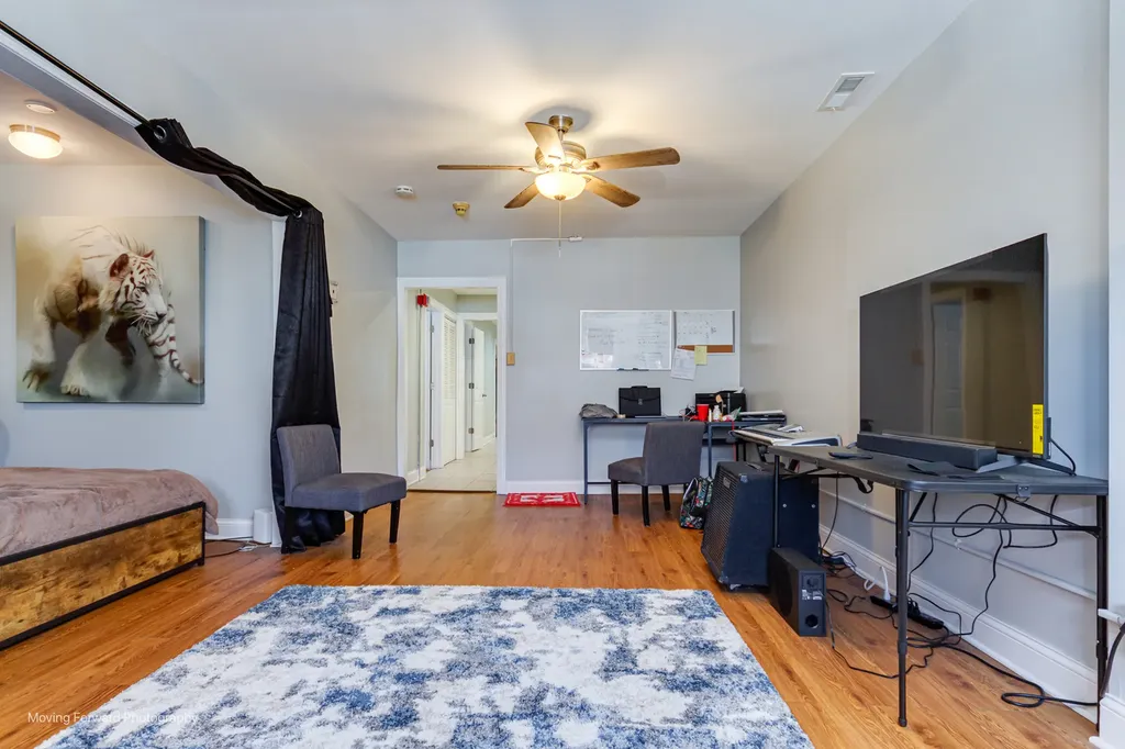 2711 East 93rd Street Chicago IL 60617