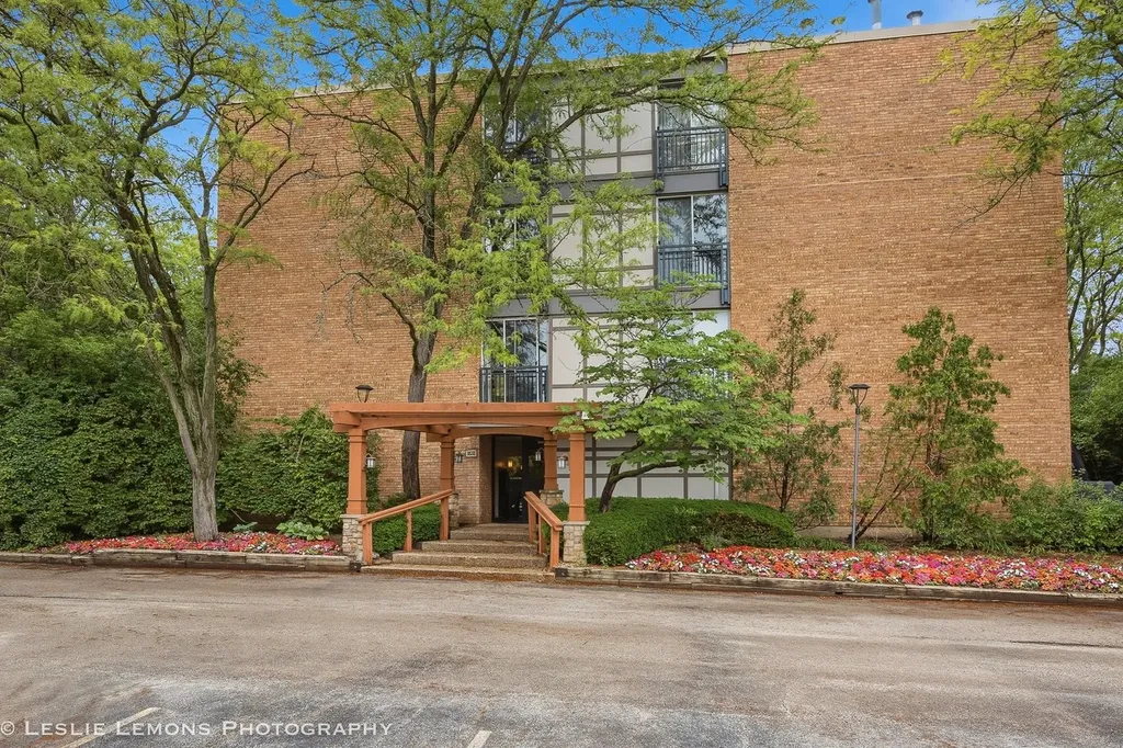 1833 Four Lakes Avenue Lisle IL 60532