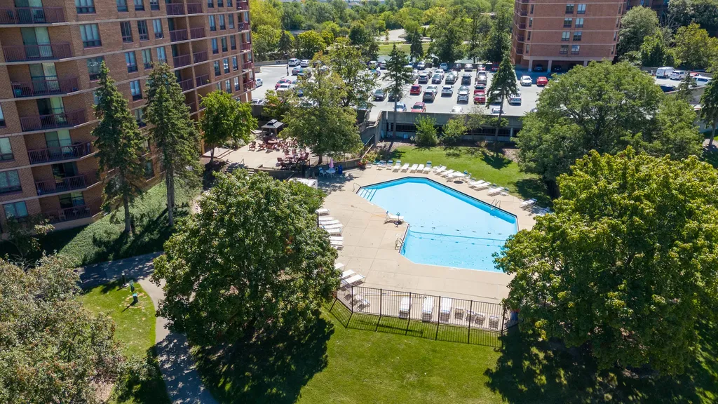 1833 Four Lakes Avenue Lisle IL 60532