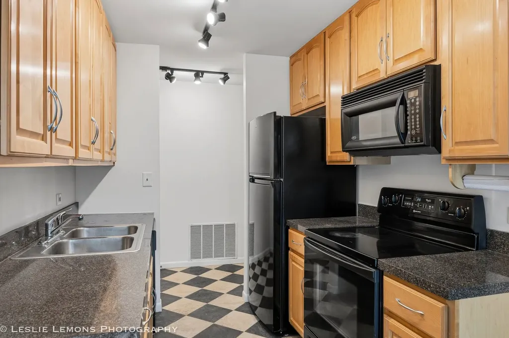 1833 Four Lakes Avenue Lisle IL 60532