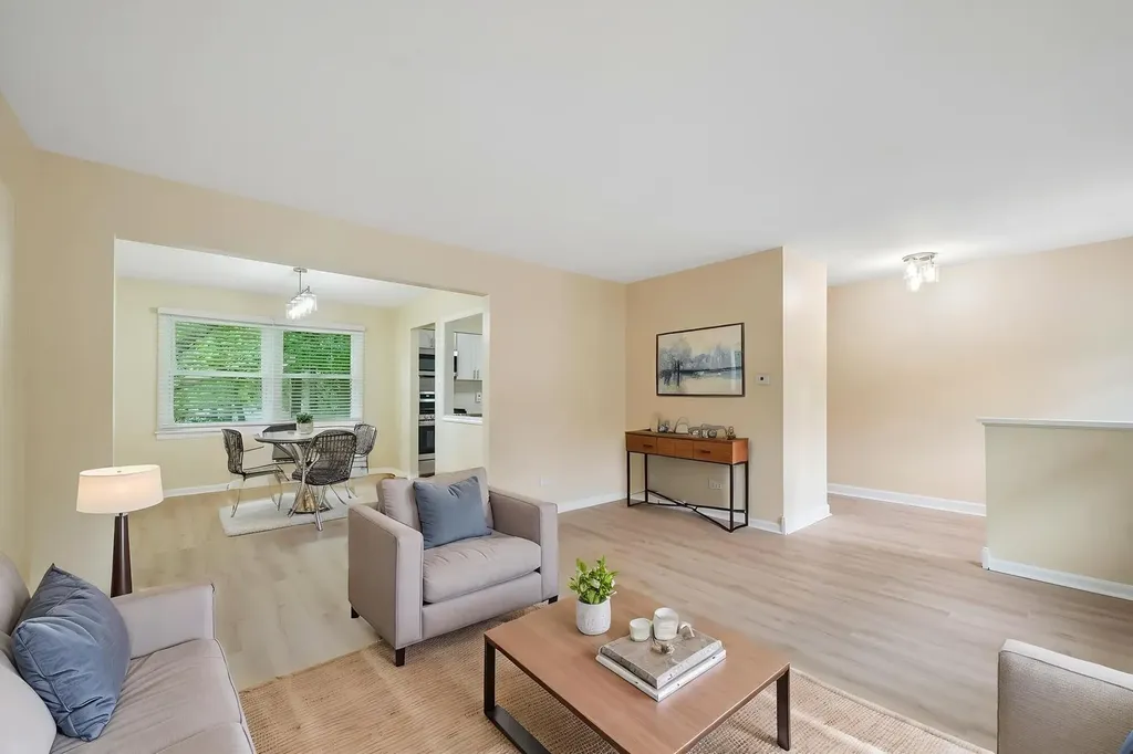 5112 Main Street Lisle IL 60532