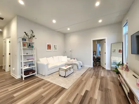 1348 West Roscoe Street Chicago IL 60657