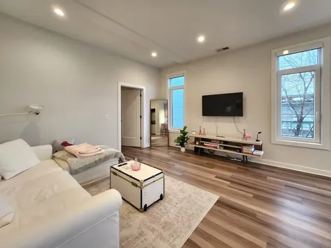 1348 West Roscoe Street Chicago IL 60657