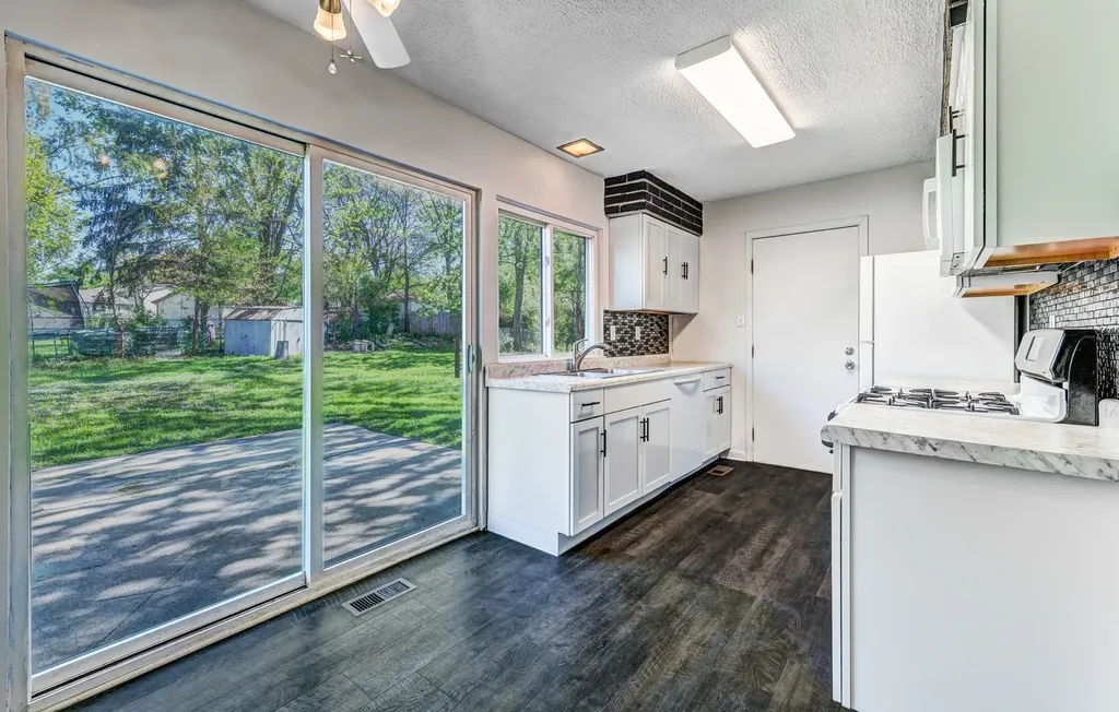 200 Hampdon Court Bolingbrook IL 60440