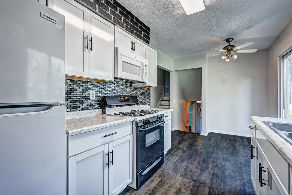 200 Hampdon Court Bolingbrook IL 60440