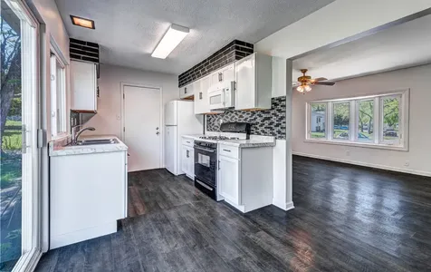 200 Hampdon Court Bolingbrook IL 60440