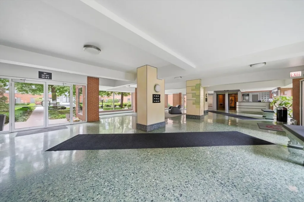 5044 North Marine Drive Chicago IL 60640