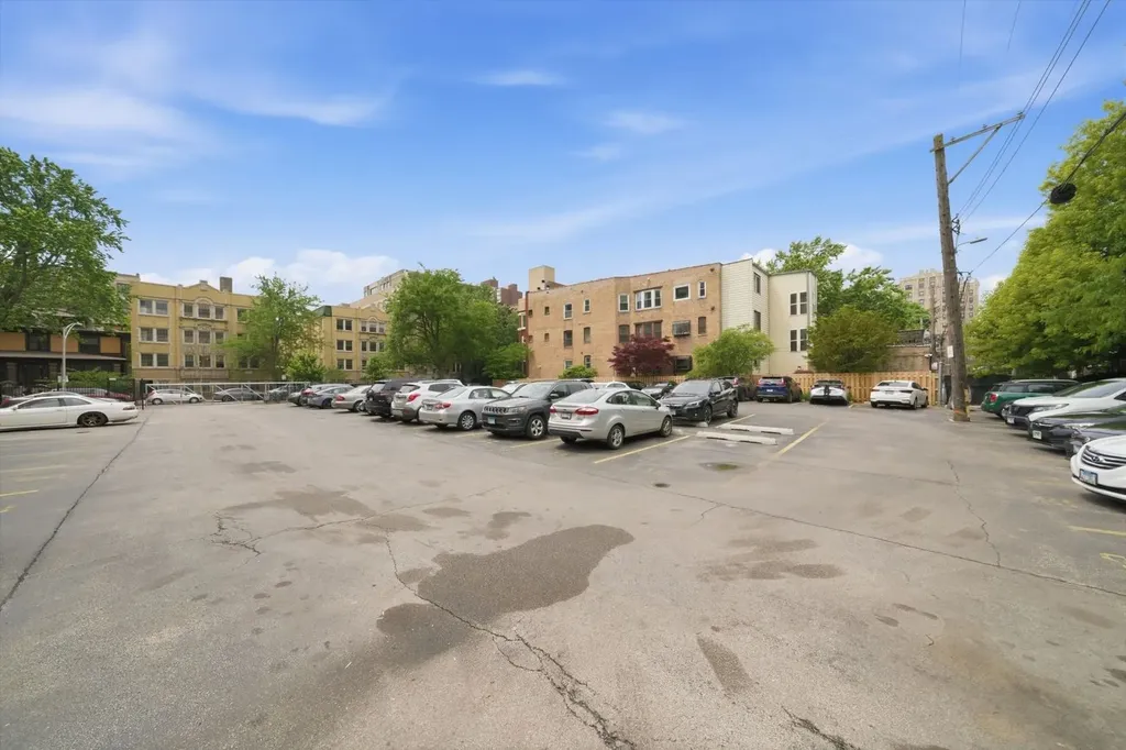 5044 North Marine Drive Chicago IL 60640