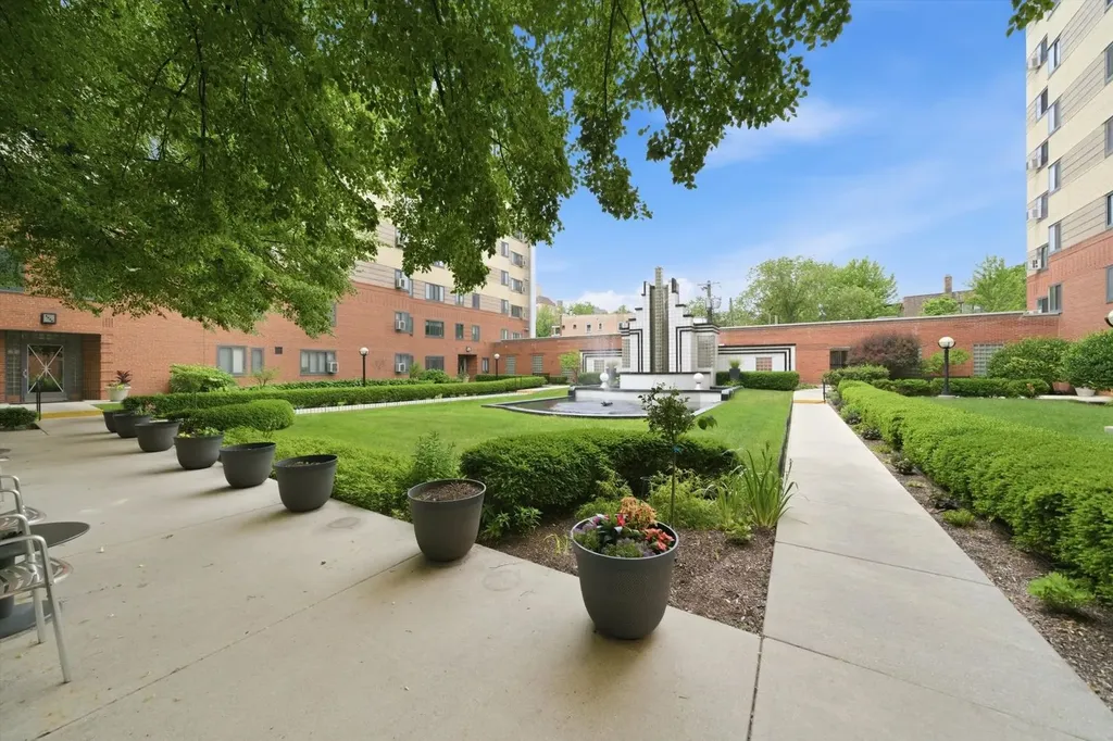 5044 North Marine Drive Chicago IL 60640