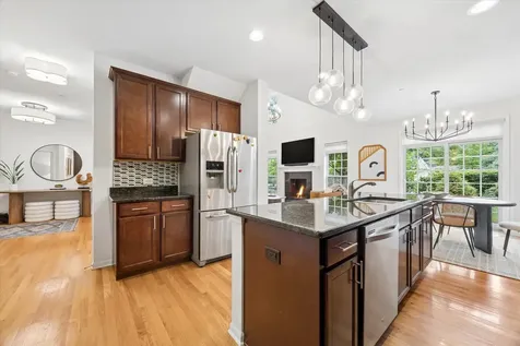 1047 Hickory Drive Western Springs IL 60558