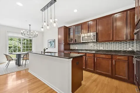 1047 Hickory Drive Western Springs IL 60558