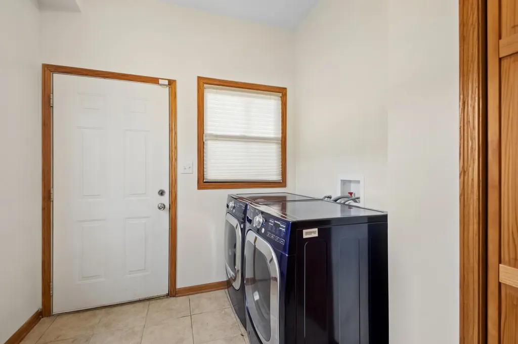 6137 South Kimbark Avenue Chicago IL 60637