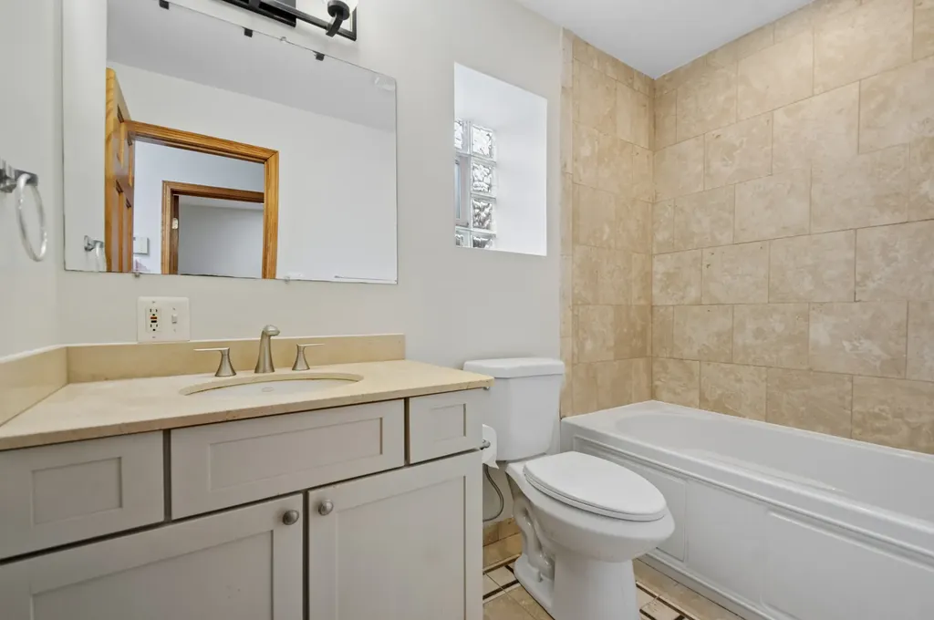 6137 South Kimbark Avenue Chicago IL 60637