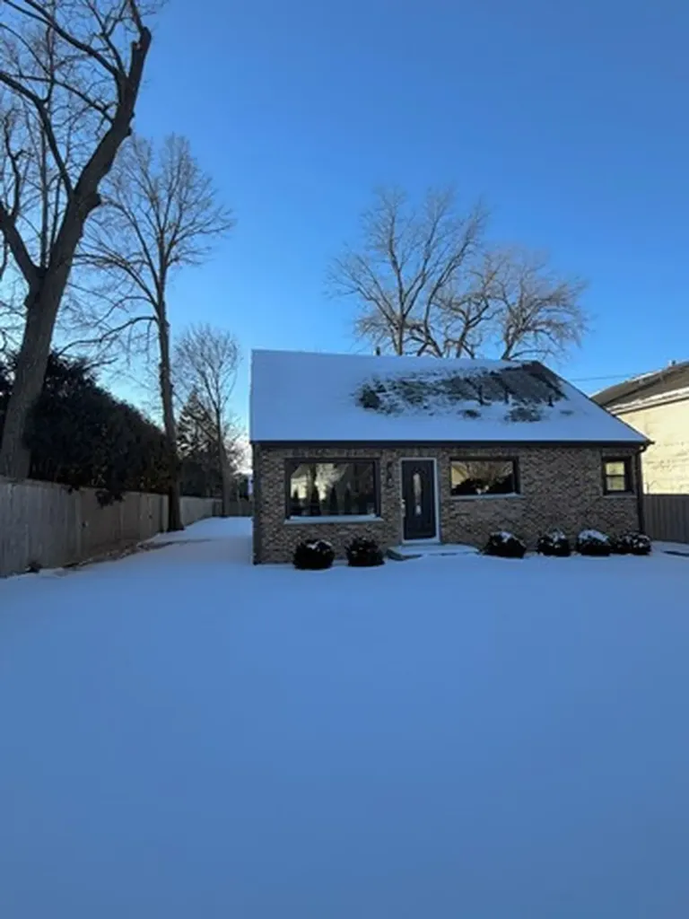 830 Deerfield Road Highland Park IL 60035