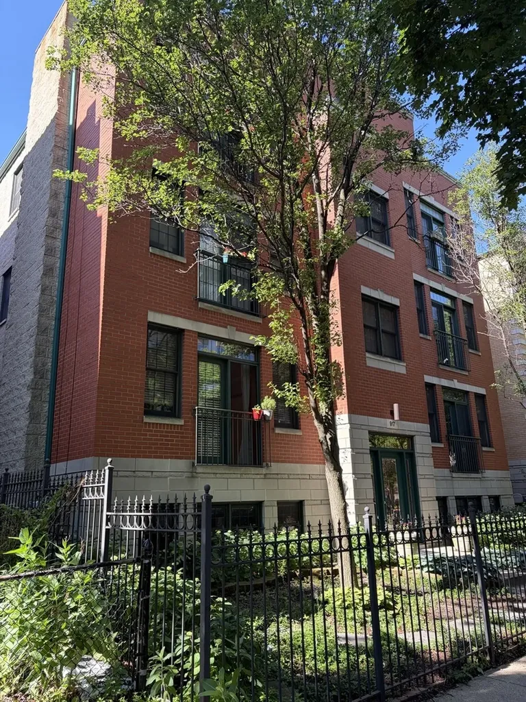 917 West Lakeside Place Chicago IL 60640