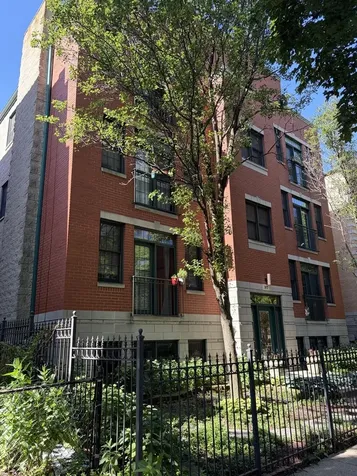 917 West Lakeside Place Chicago IL 60640